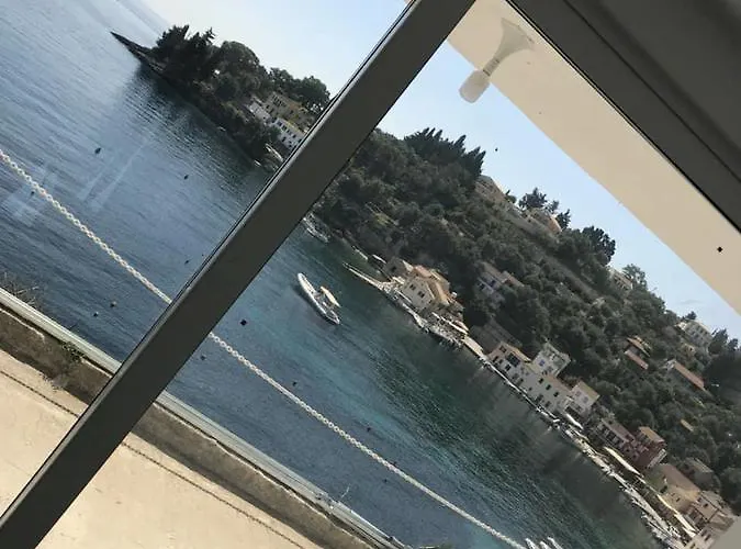 شقة Spyros Aronis Longós